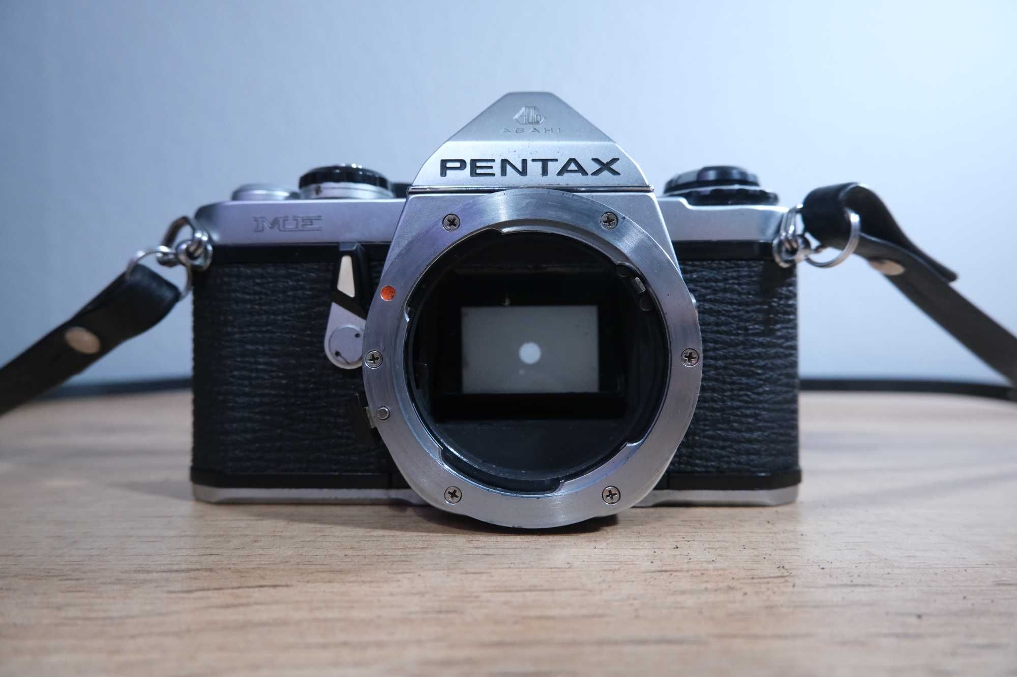 Pentax ME z obiektywem Cosina MC Cosinon-W 24mm f/2.8, aparat na film