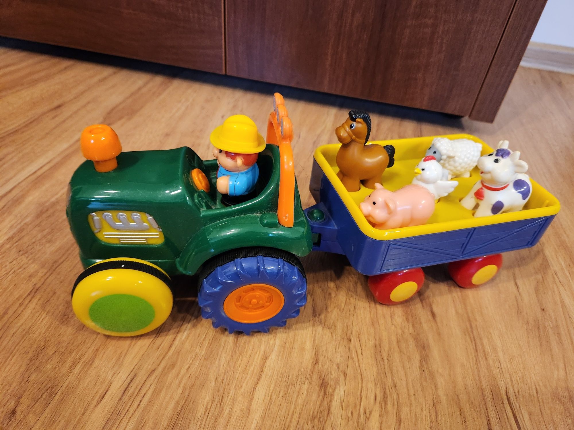 Traktor Dumel ze zwierzątkami