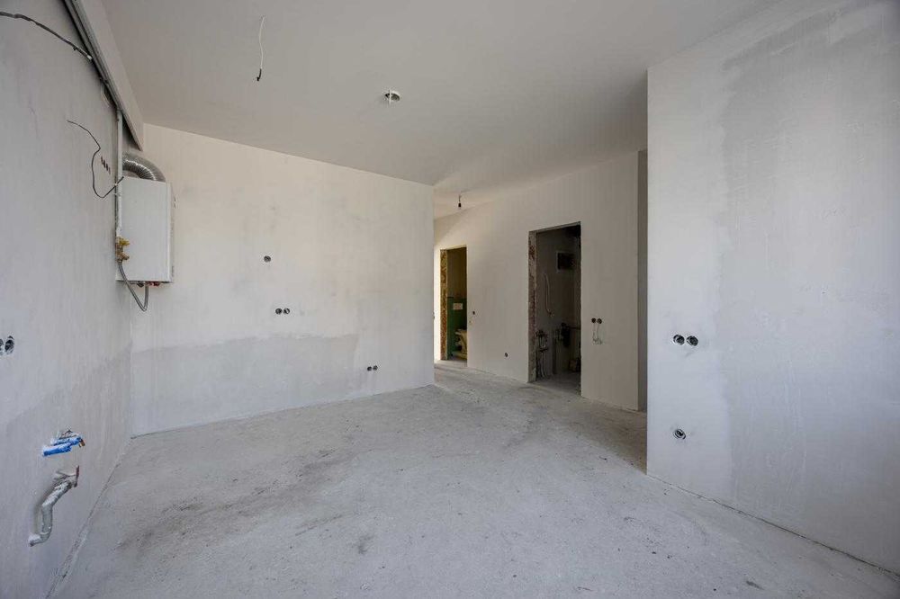 Продаж котеджу з розпочатим ремонтом в Рудне