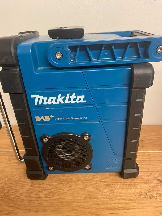 MAKITA radio DMR 110