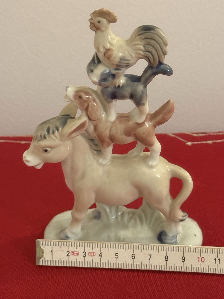 Porcelanowa figurka z osiołkiem psem kotem kogutem