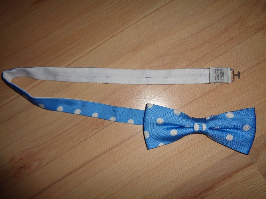 100% SILK jedwabna niebieska błękitna w grochy zapinana mucha muszka