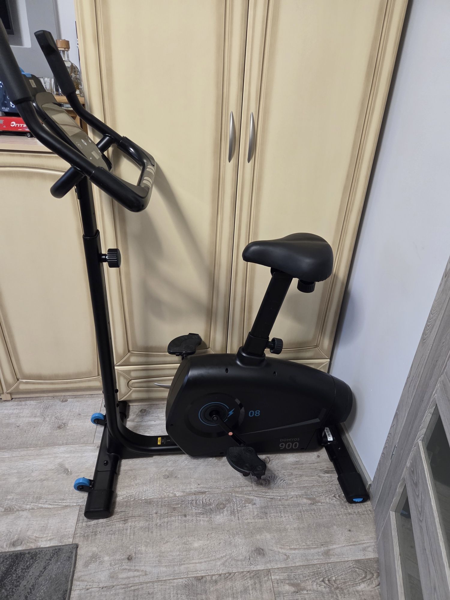 Rower stacjonarny Domyos EB900 B samozasilający