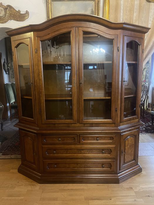 Witryna biblioteka kredens