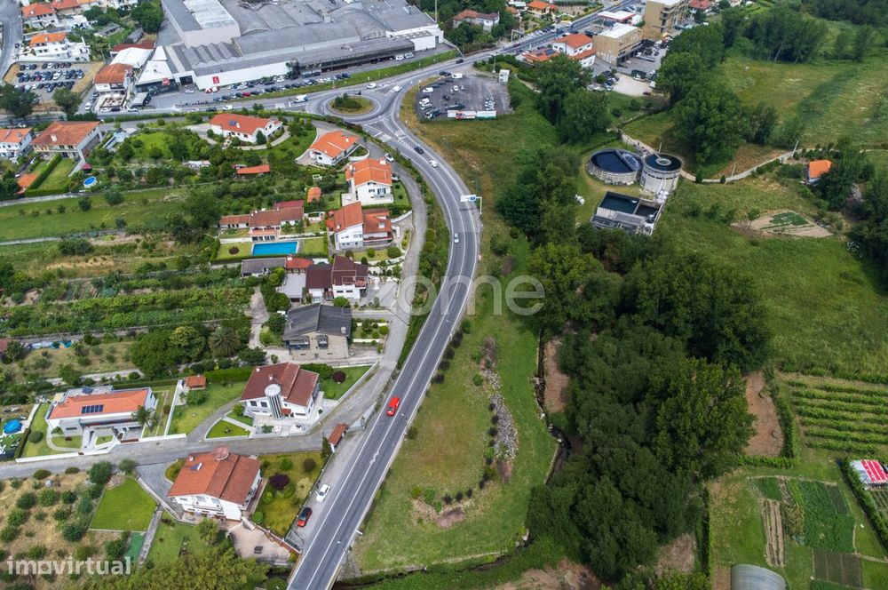 Terreno para arrendamento com 2.400 m2 em Nespereira, Guimarães