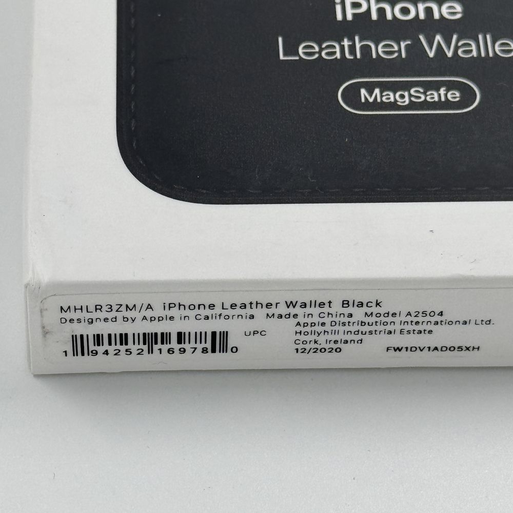 Apple iPhone Leather Wallet with Magsafe Saddle Brown / Black