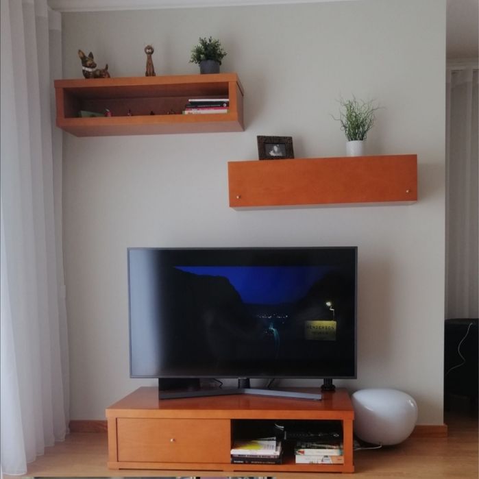 móvel  de TV, Prateleiras cerejeira maciça
