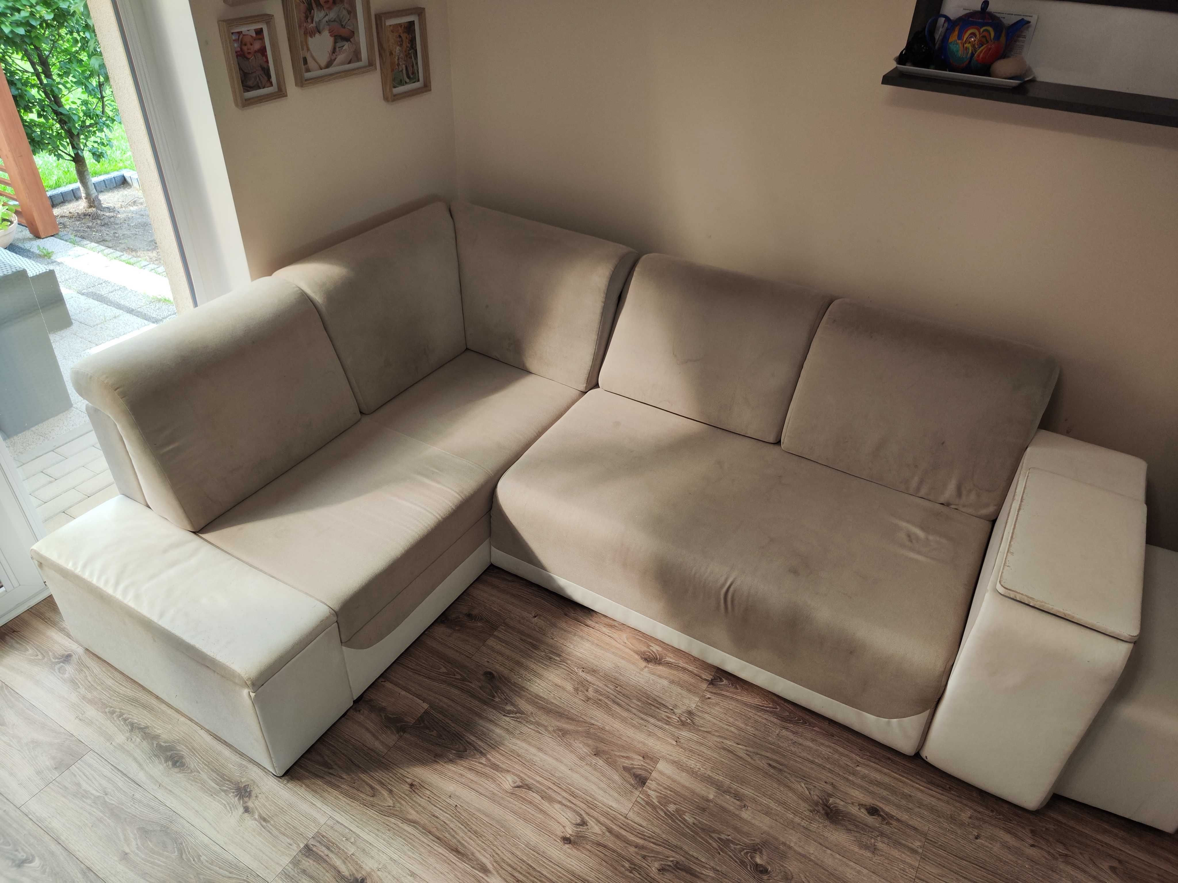 Sofa-rogówka stan dobry, warta uwagi.