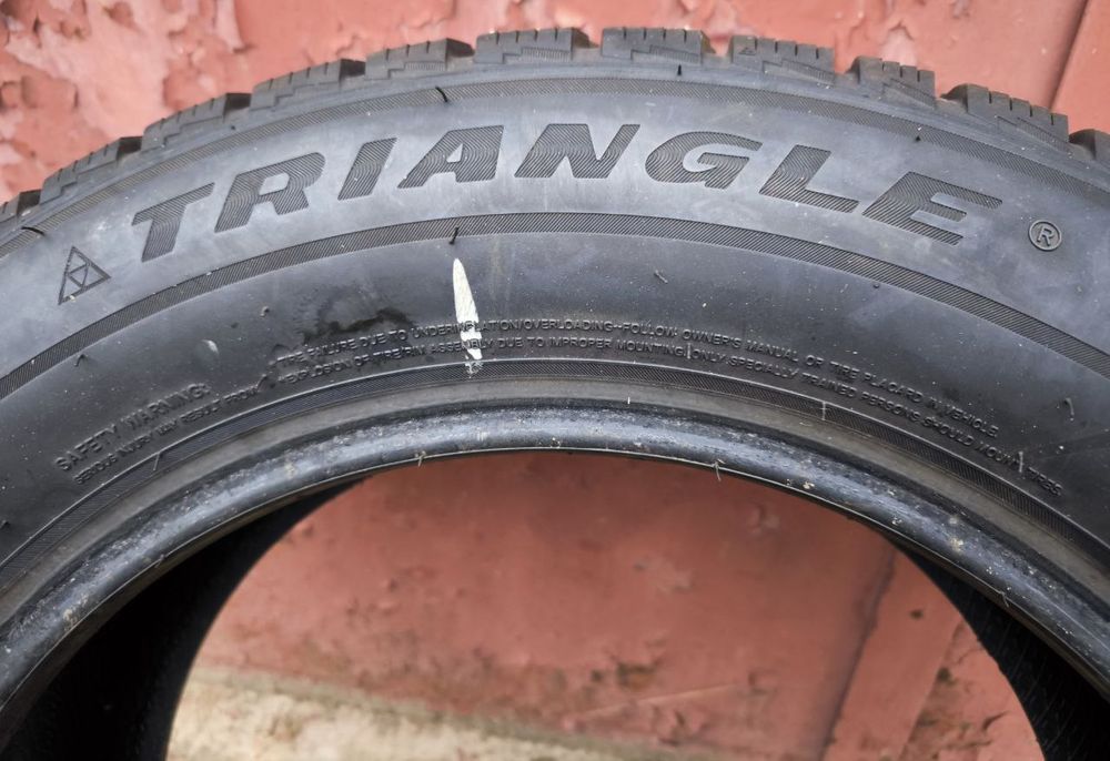 Резина  зима почти новая , покрышка зимняя  Snowlink triangle 215 65 r