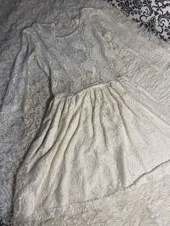 Ажурна біла сукня