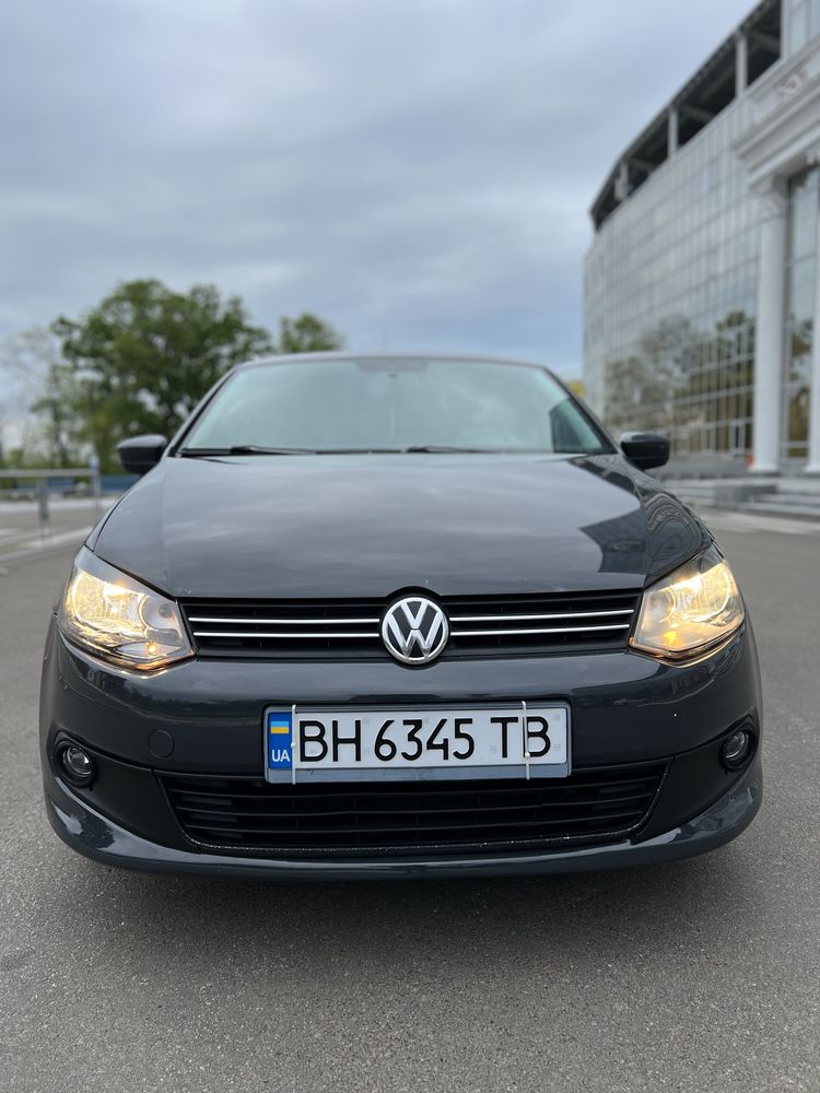 Volkswagen Polo 1,6 газ-бензин. Очень экономичный.