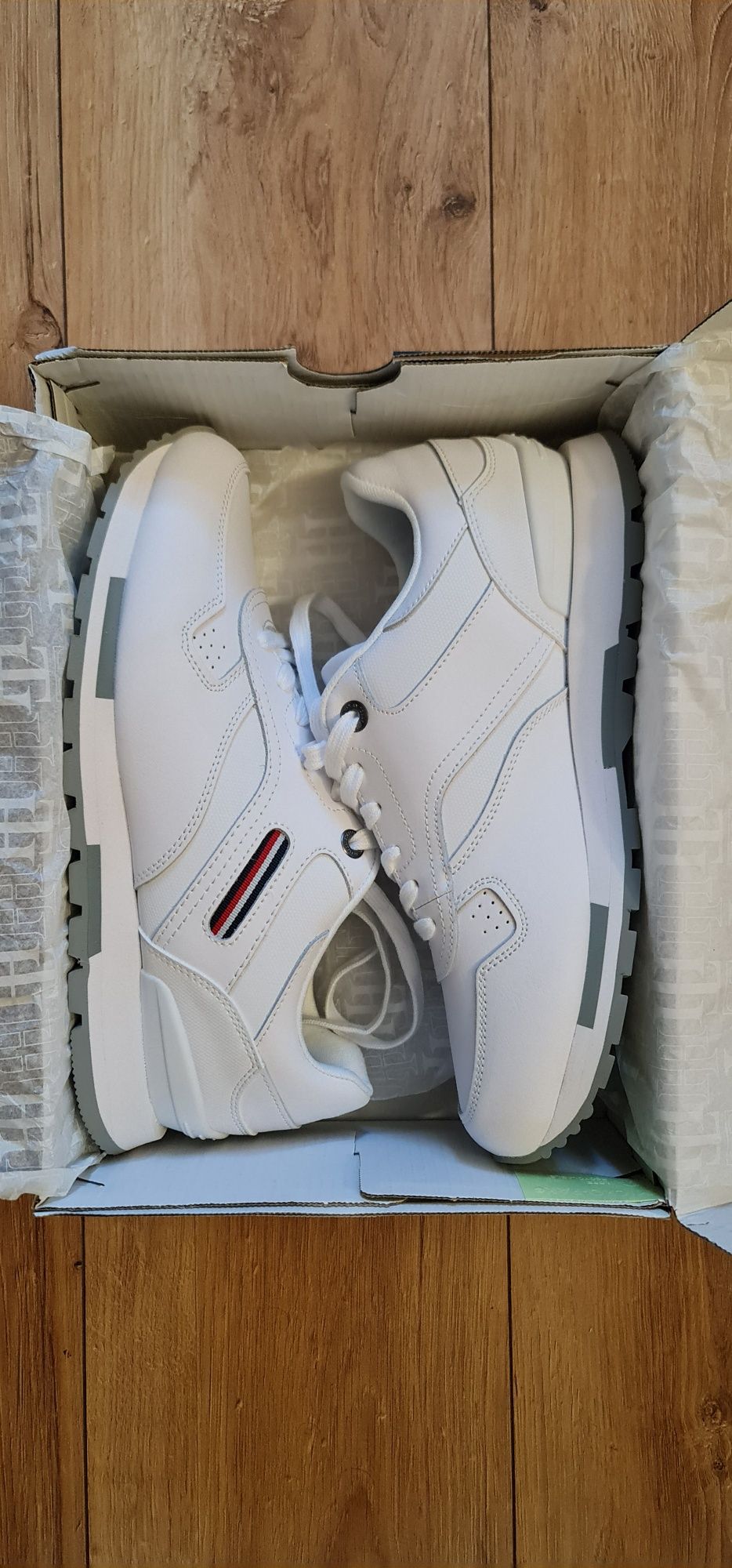 Buty Tommy Hilfiger rozmiar 42. Oryginał.