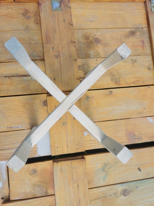 Kwietnik krzyżowy drewniany, uchwyt na doniczki.