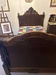 Cama individual em madeira