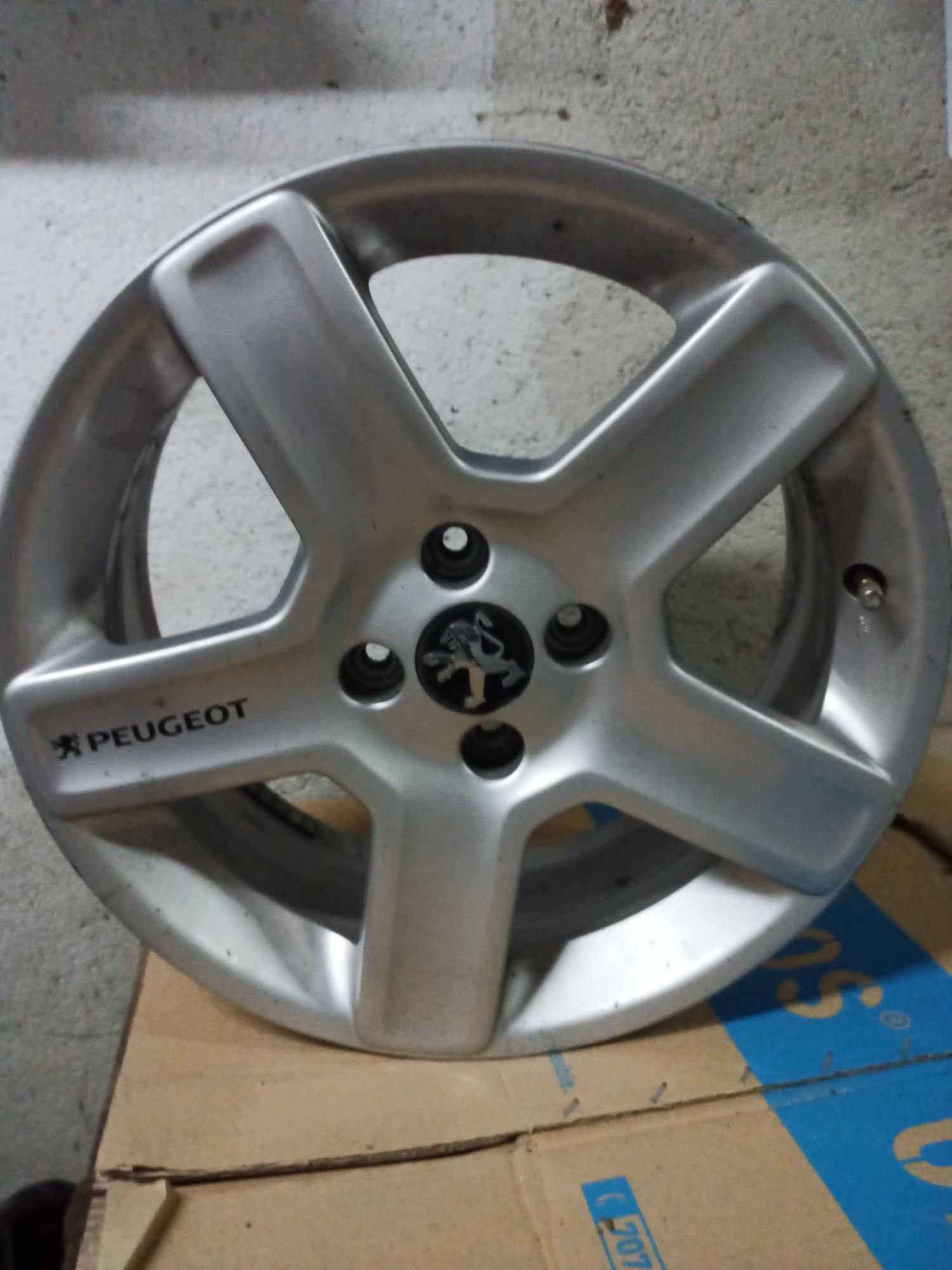Rodas Peugeot 205/45 R17