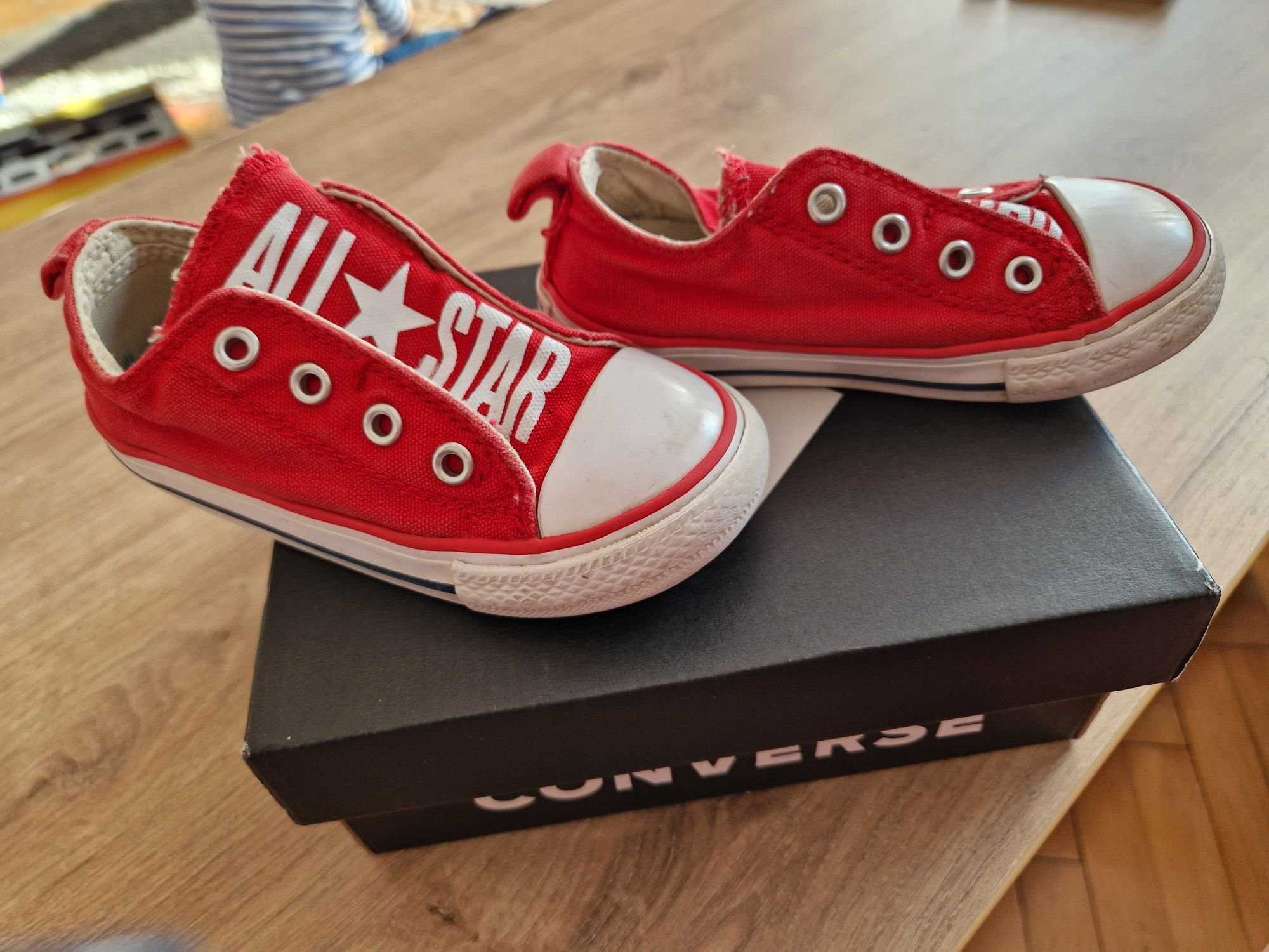 Czerwone trampki converse