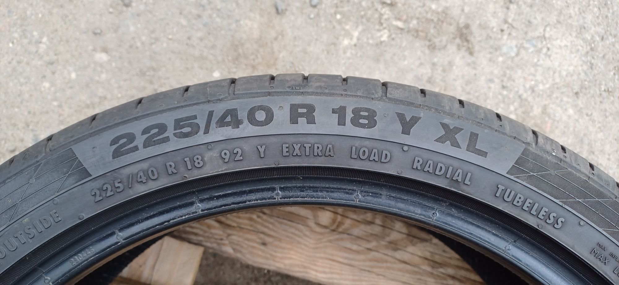 225/40R18 CONTINENTAL , dwie opony letnie.