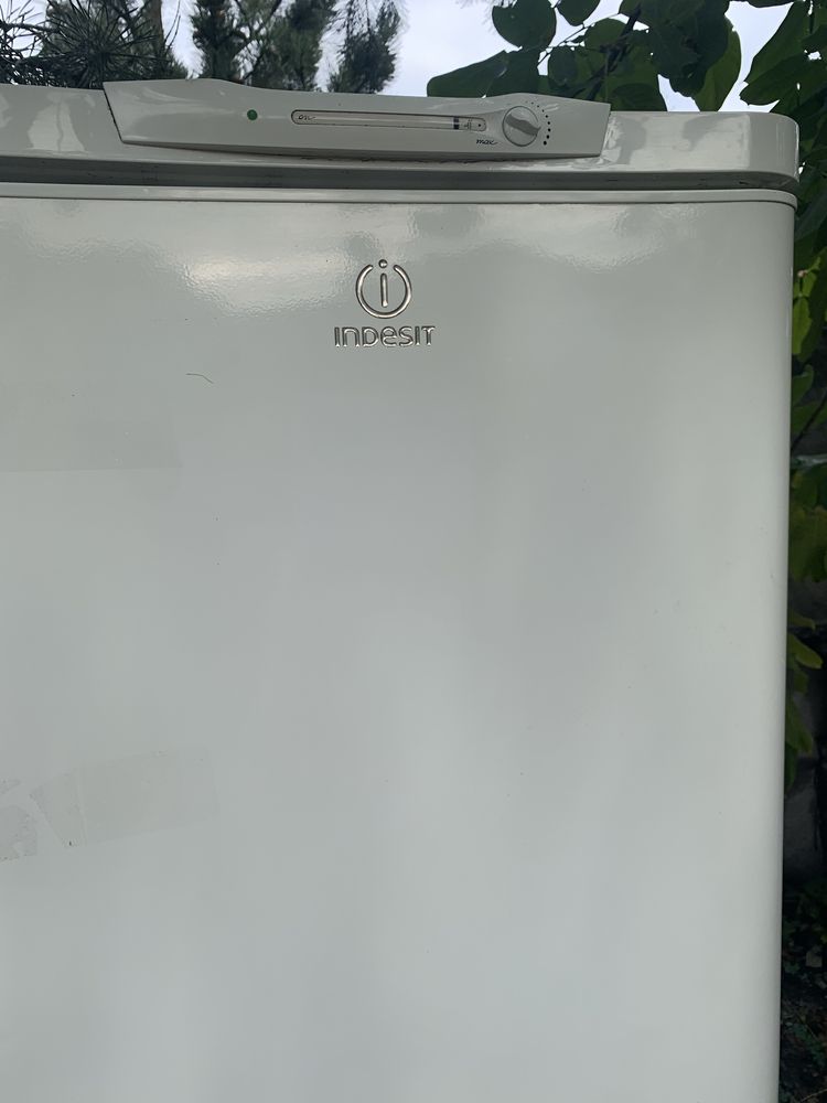 Холодильник  Индезит Бу