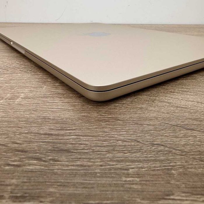 Macbook Air 13" 2025 M4 / 16Gb / SSD 256Gb акб:100% (код: M0809)