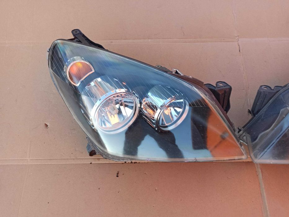 Lampy Lampa PRAWA Przód  Opel Astra H 04-12.r Europa SZKŁO BDB