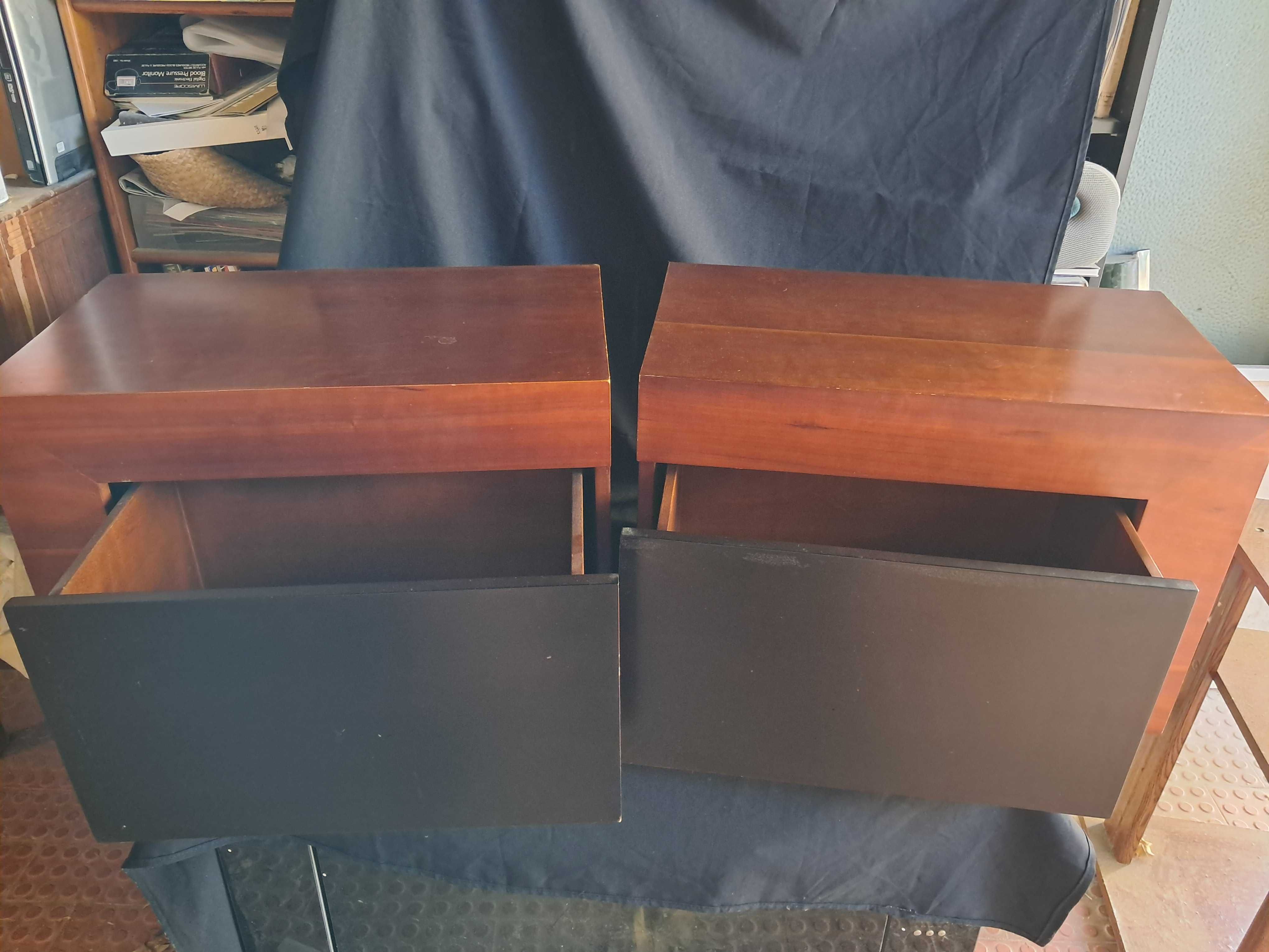 conjunto.. Cómoda e mesa de cabeceira