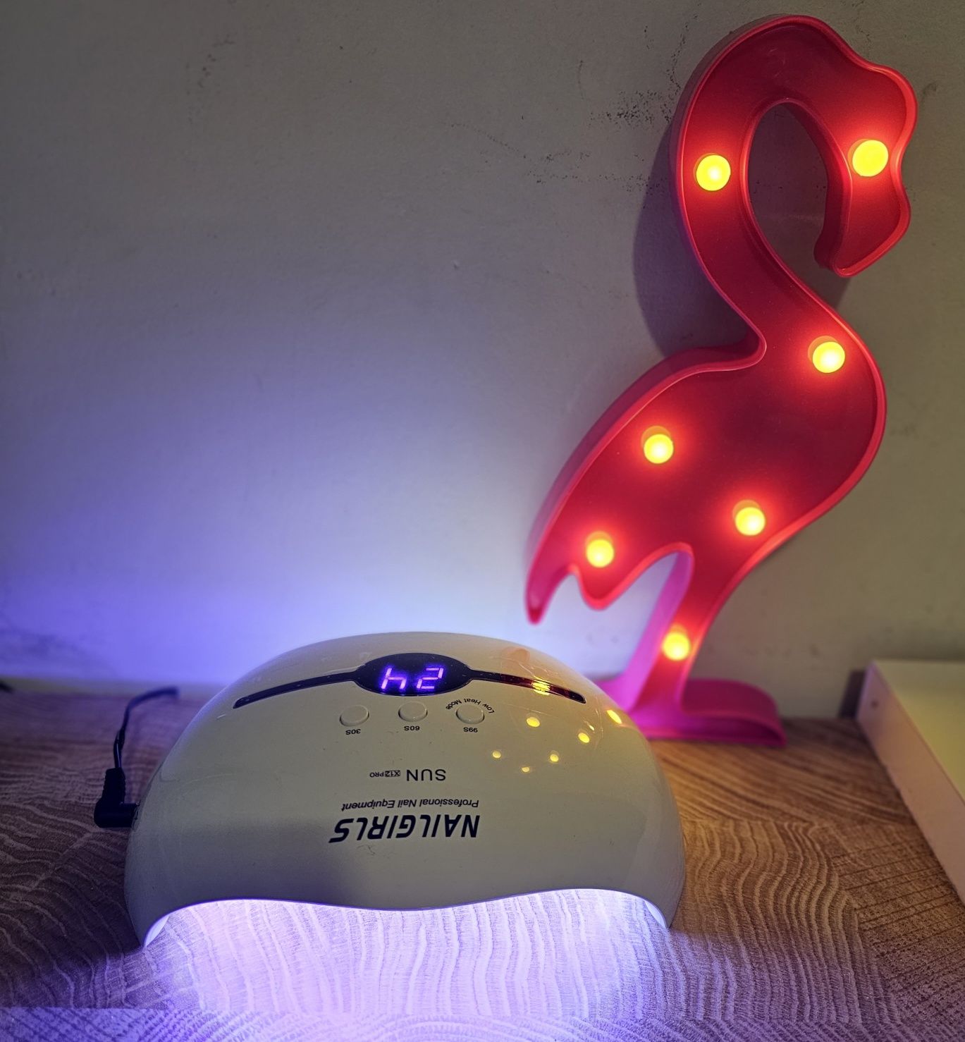 Lampa UV do paznokci hybrydy