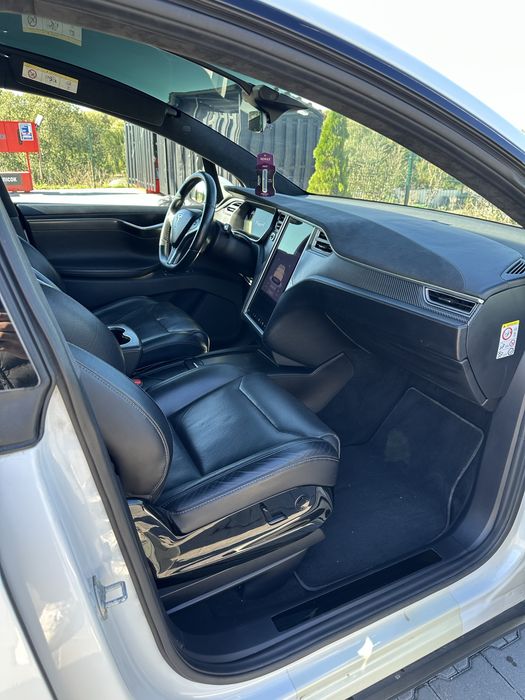 Tesla Model X 90D Європа