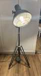 Lampa industrialna stojaca podłogowa