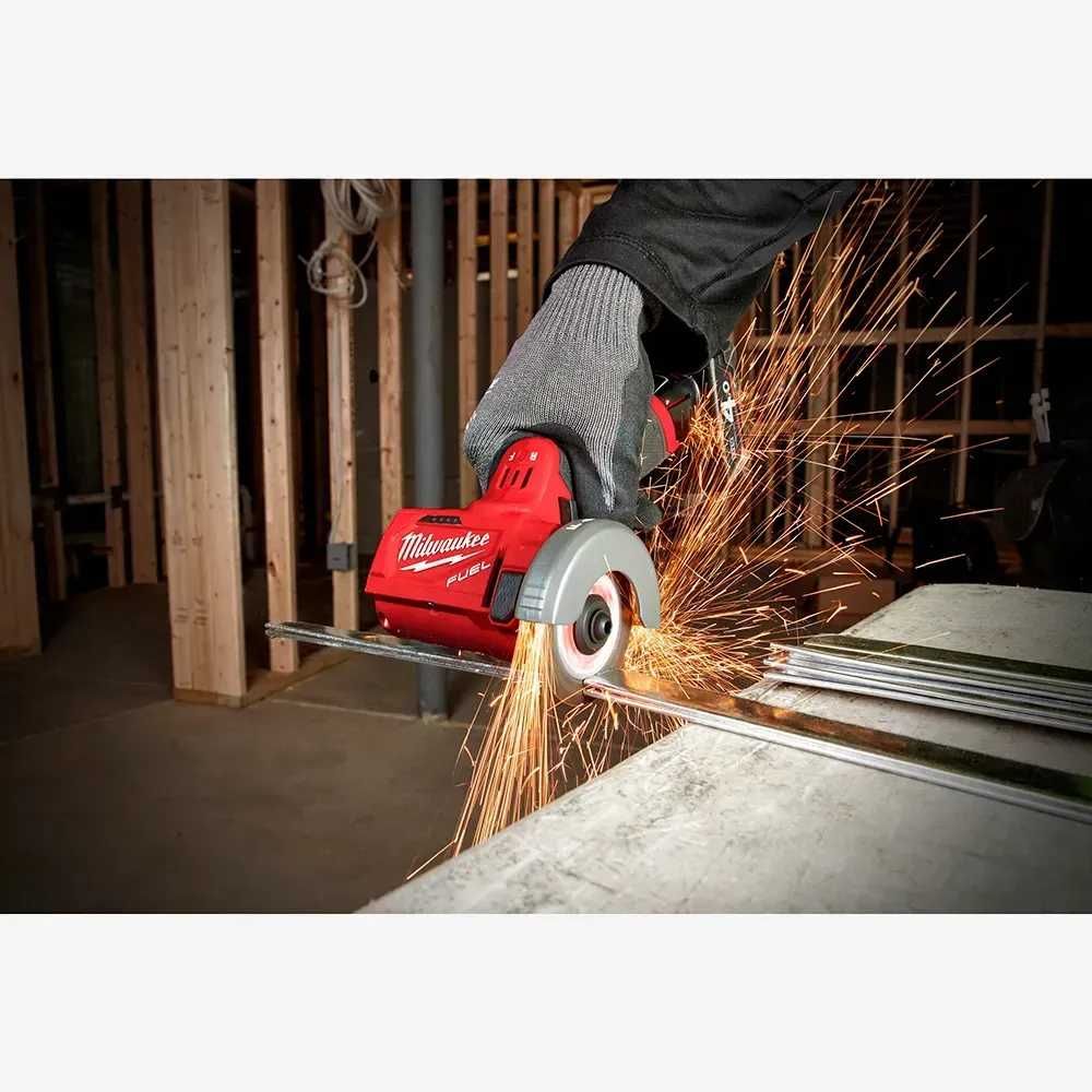 Шліфмашина універсальна відрізна акумуляторна MILWAUKEE M12 FCOT, 76мм