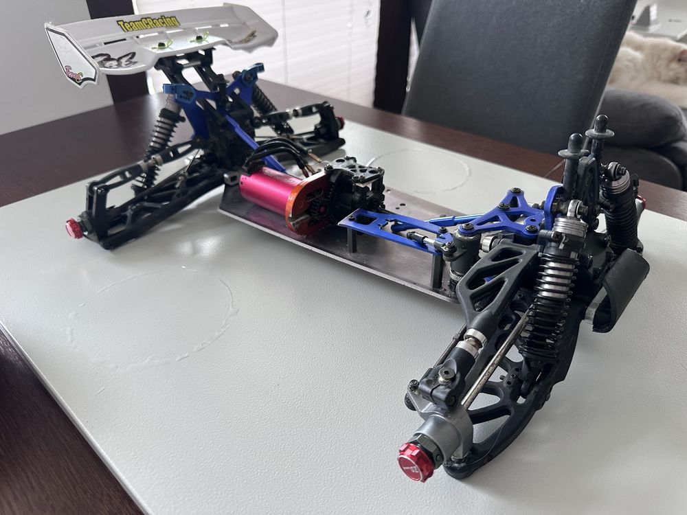 Model rc 1/8 podwozie
