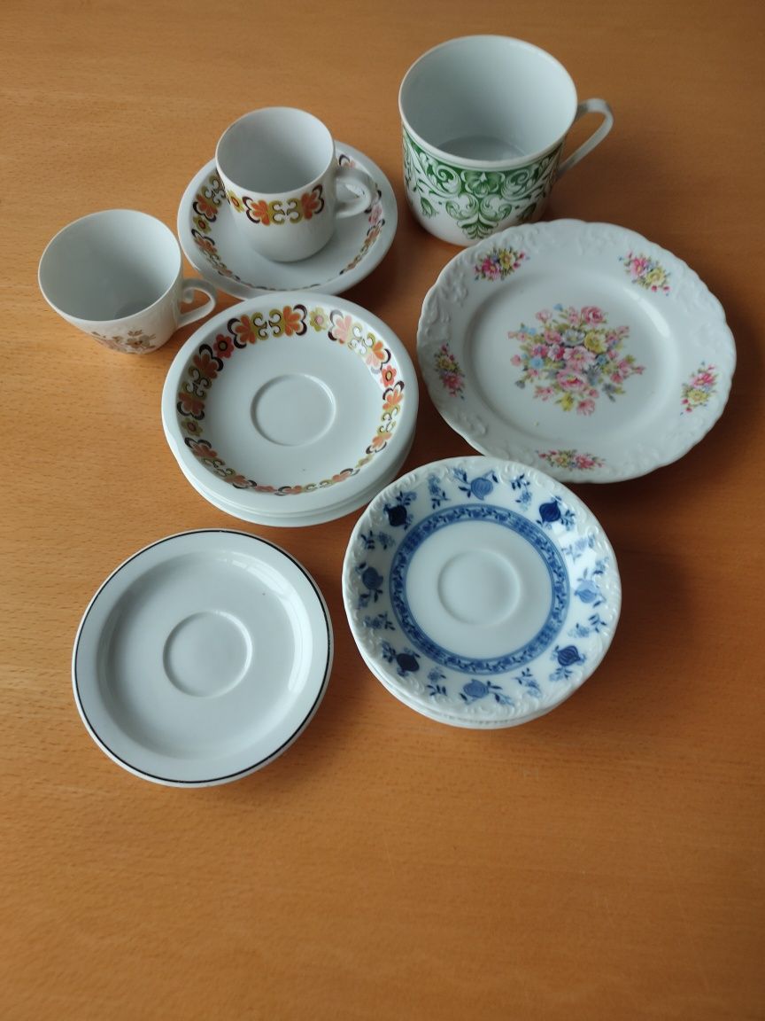 Conjunto de loiça em porcelana SPAL.
