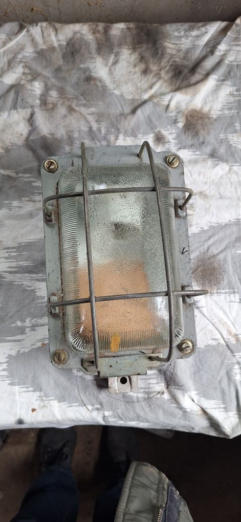 Lampa przemysłowa kanałowa żeliwna