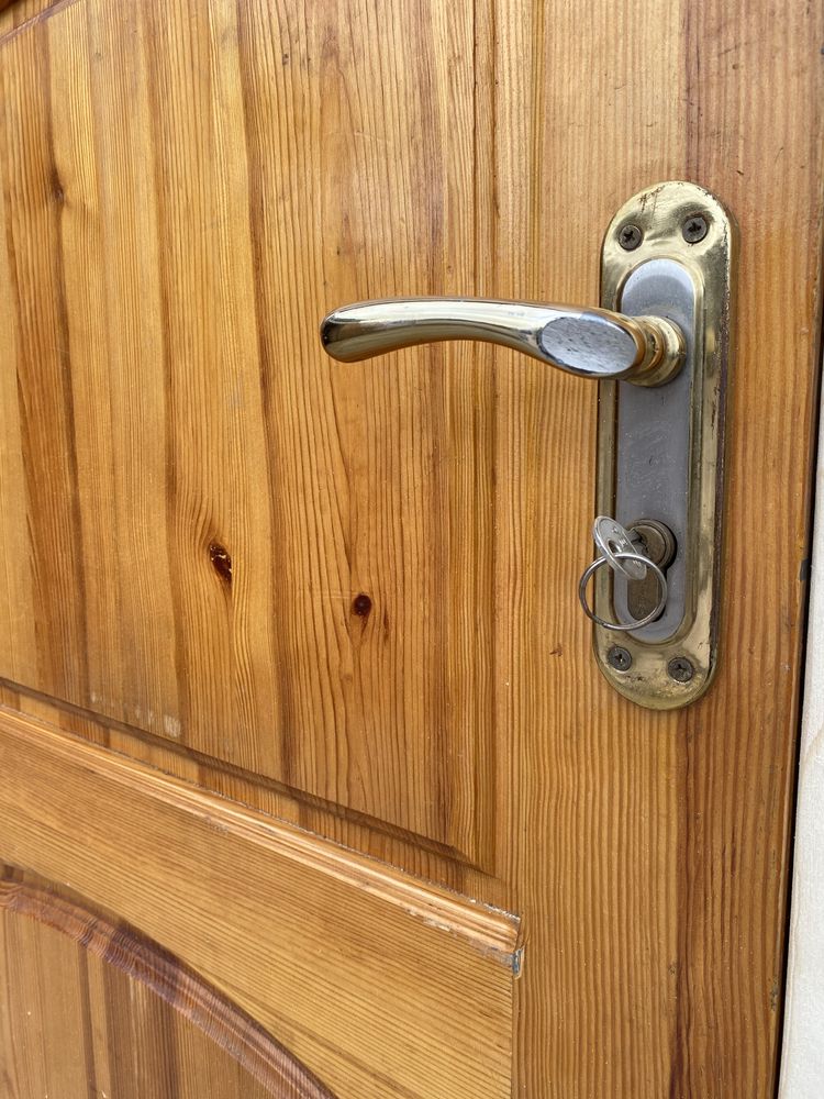 Двери ручной работы из сосны