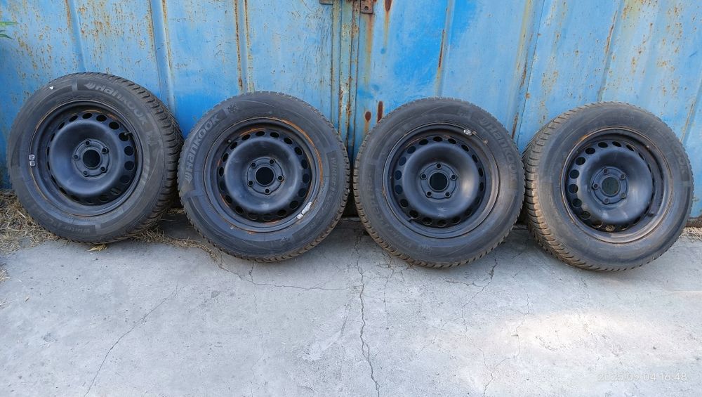 Зимняя резина hankook с дисками 15 дюймов.