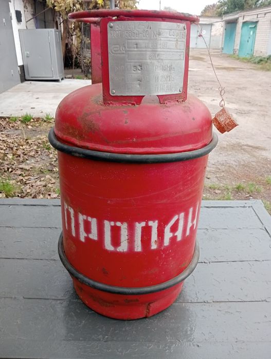 Продам газовий балон 27л стан нового
