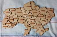 Карта Украины на деревянном полотне.