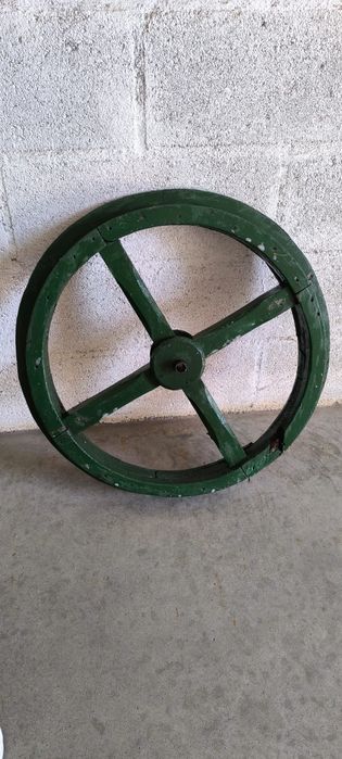 Roda antiga 62cm  diâmetropara decoração ou fazer um candeeiro, espaço