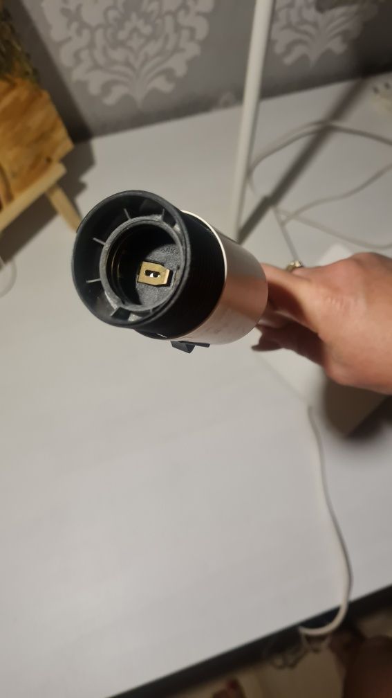 Lampy stojące białe