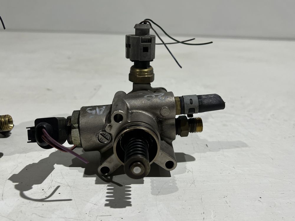 Топливный насос 2.0 tfsi passat b6 golf skoda 06F127025F VAG