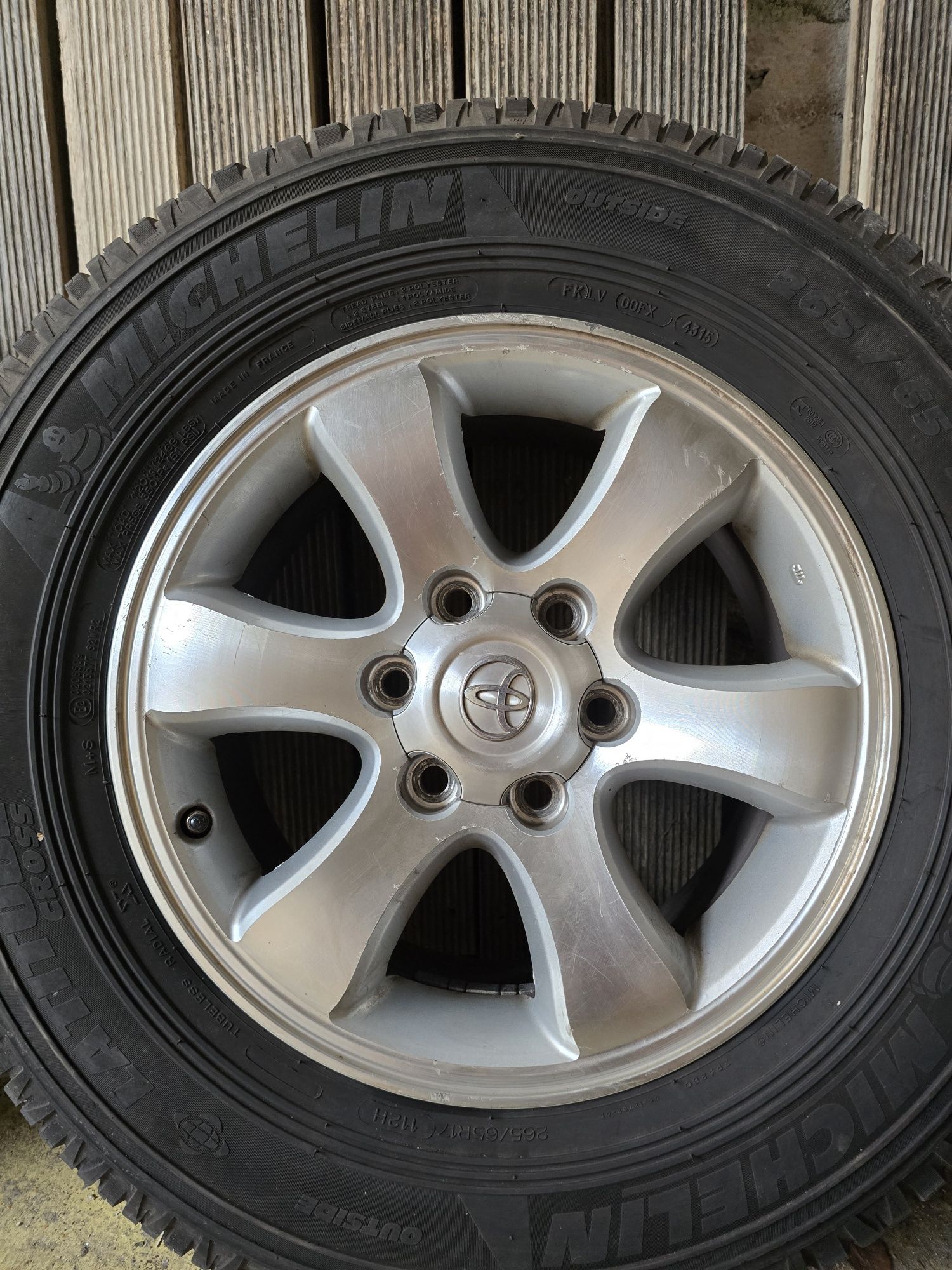 Jantes jipe Toyota 17'' + pneus Michelin