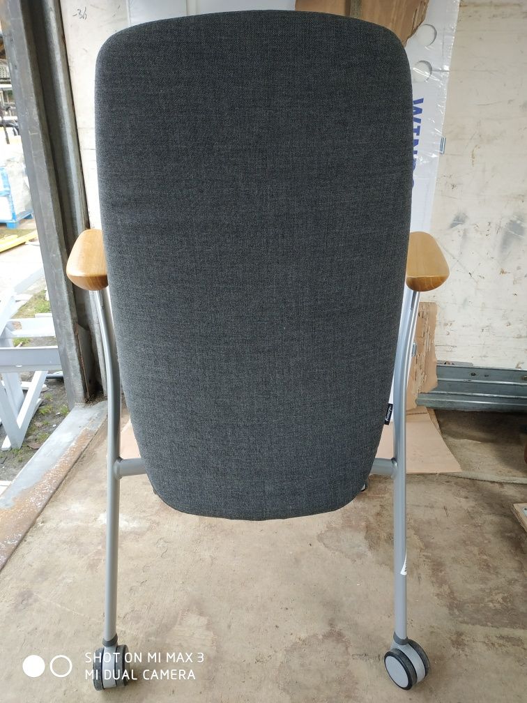 Fotel Kinnarps konferencyjny mobilny krzesło szare