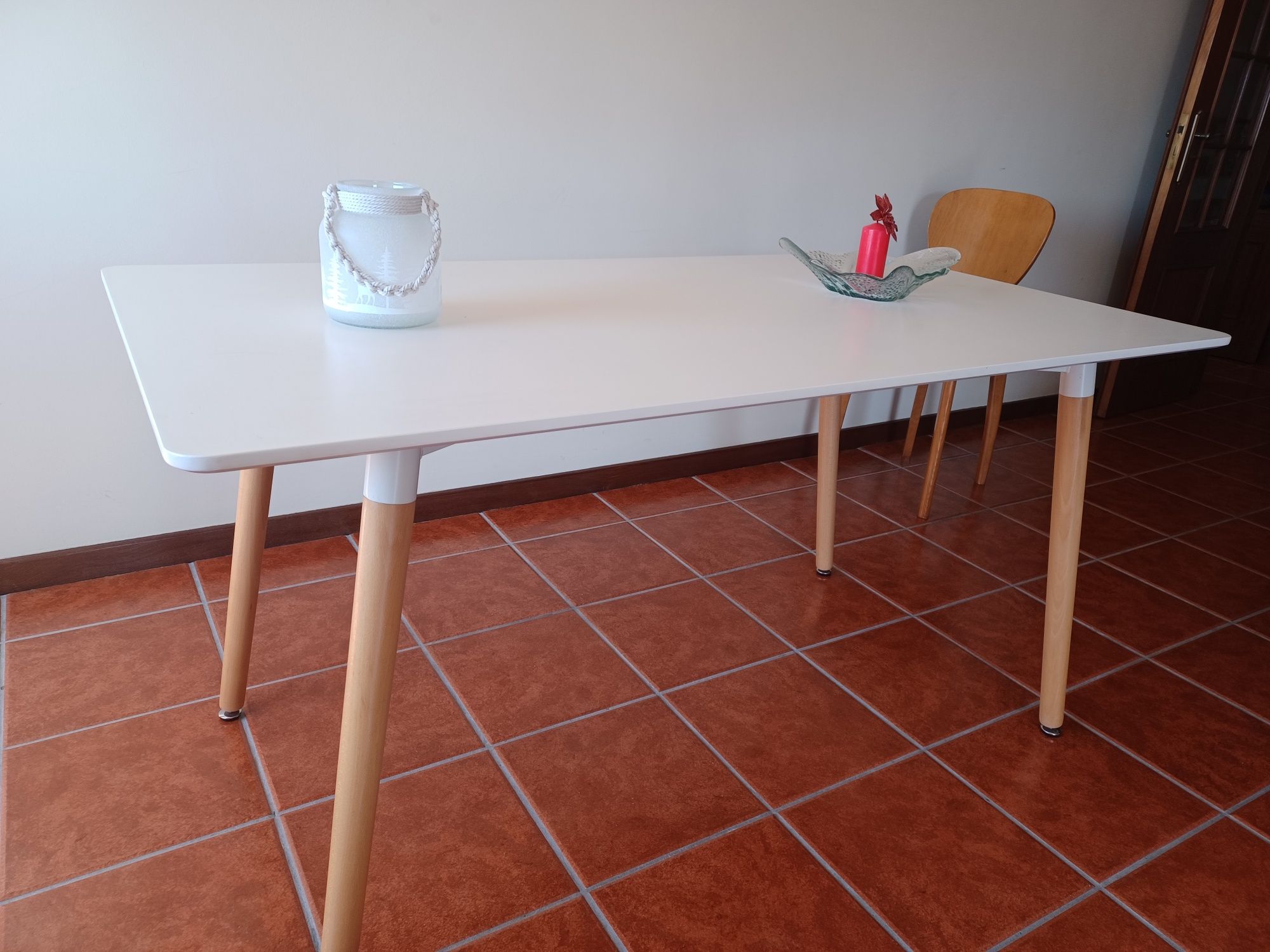 Mesa de cozinha grande