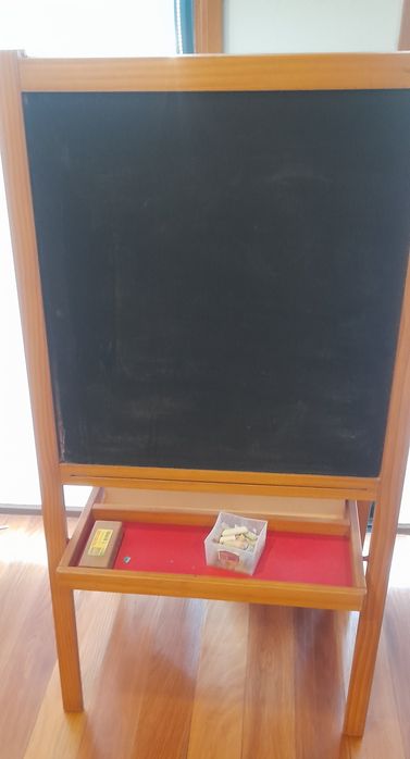 quadro criança brincar IKEA MÅLA