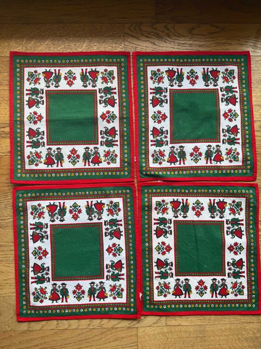 Komplet obrus i 4 serwetki – folklor, 100% bawełna (Kolf, Włochy)