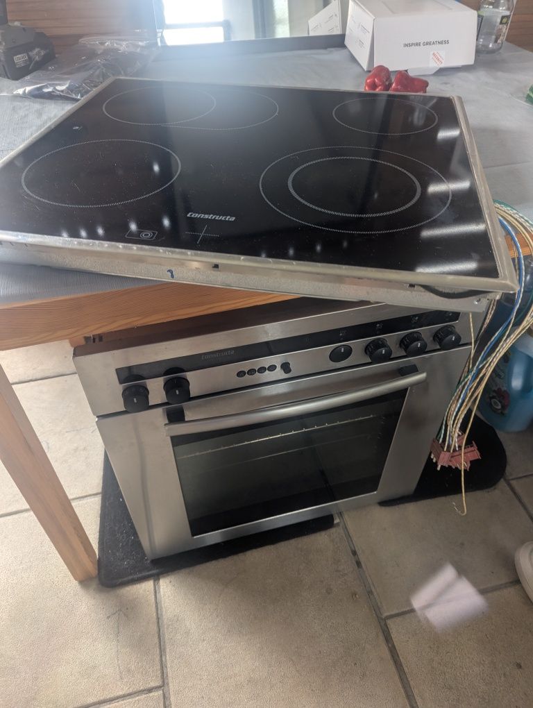 Piec elektryczny z płytą ceramiczną