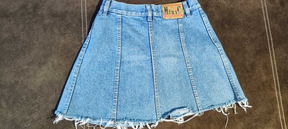 Джинсова спідниця. Розмір 29. Обмін на цікаву книгу