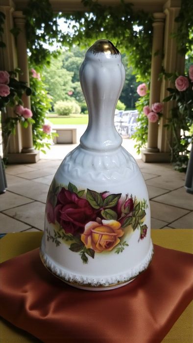 Porcelanowy dzwonek Royal Albert