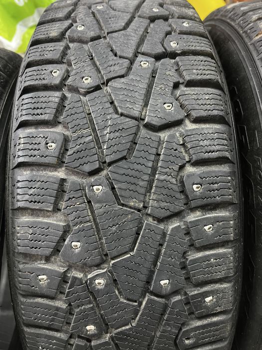 Продам зимові шиповані шини pirelli