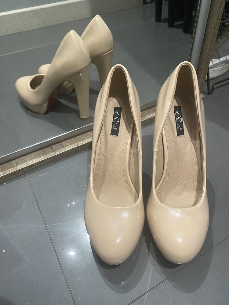 Buty na obcasie rozmiar 39