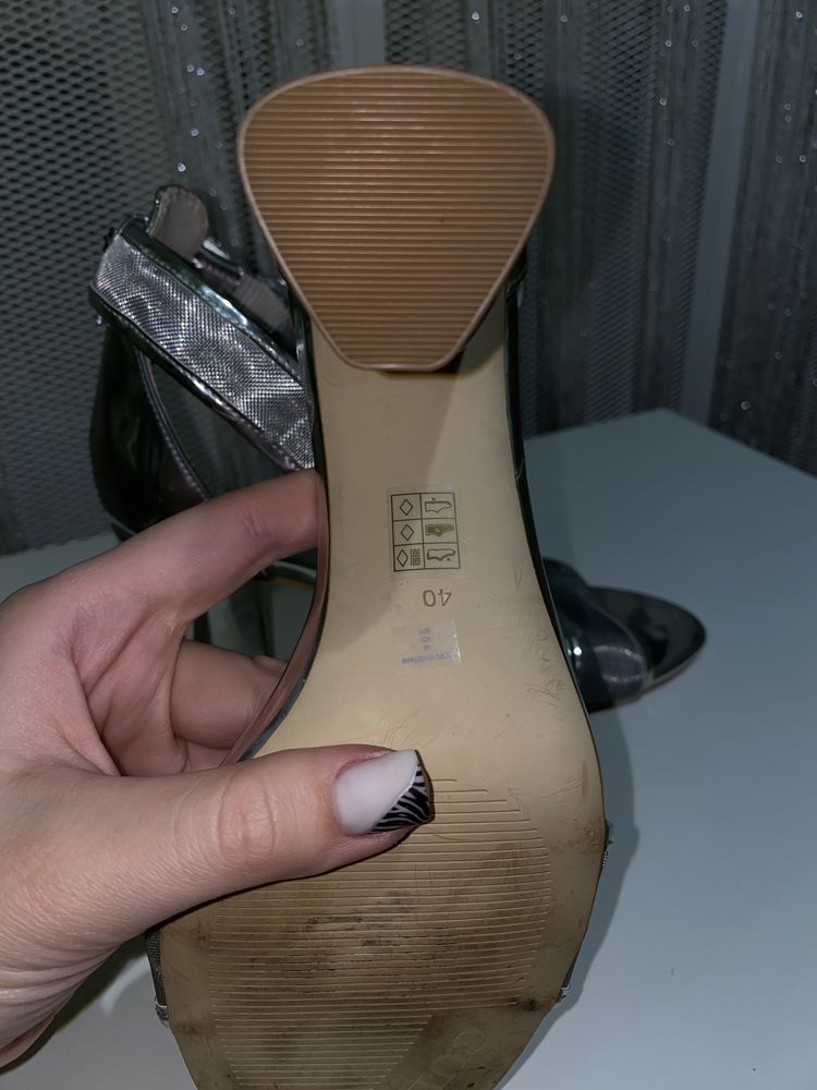Босоніжки Guess, ОРИГІНАЛ, 40 розмір